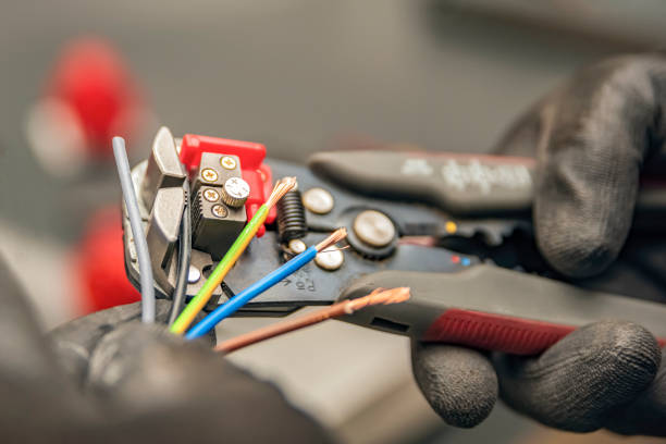 Best 24-Hour Electrician  in Lewistown, IL